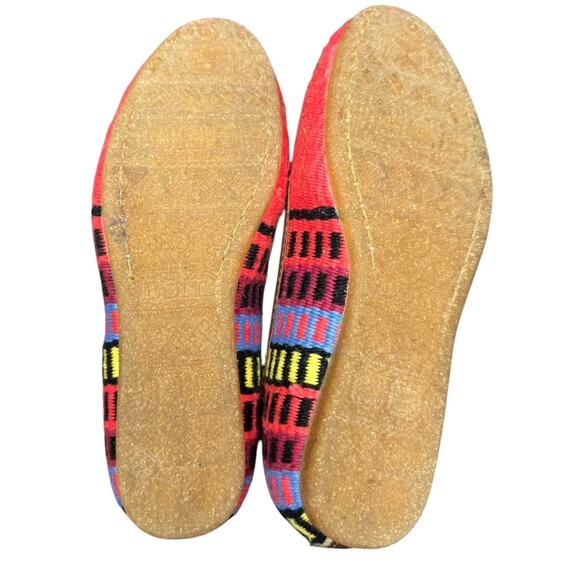 BORN Women’s Giselle Flat Shoes In Red Multi Aztec Size 7.5 - Picture 8 of 8